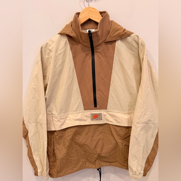 nike tan windbreaker